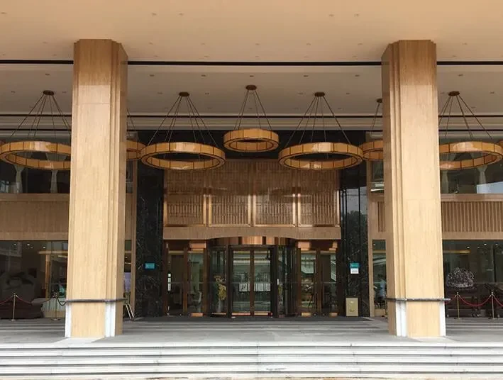 维笙石林大酒店两翼旋转门